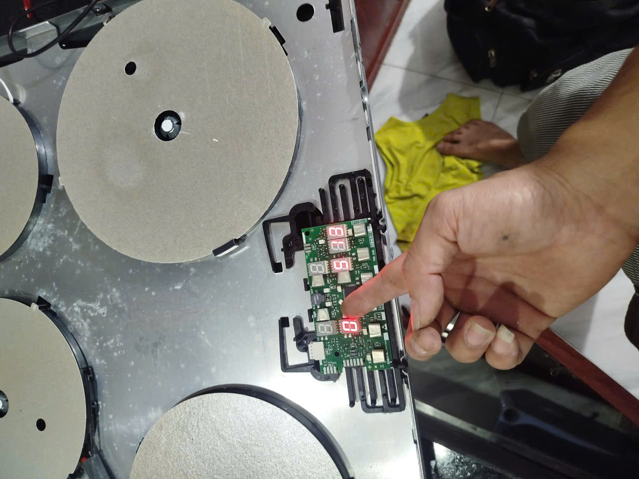 Các Mã Báo Lỗi Bếp Từ Bosch, Nguyên Nhân & Cách Xử Lý