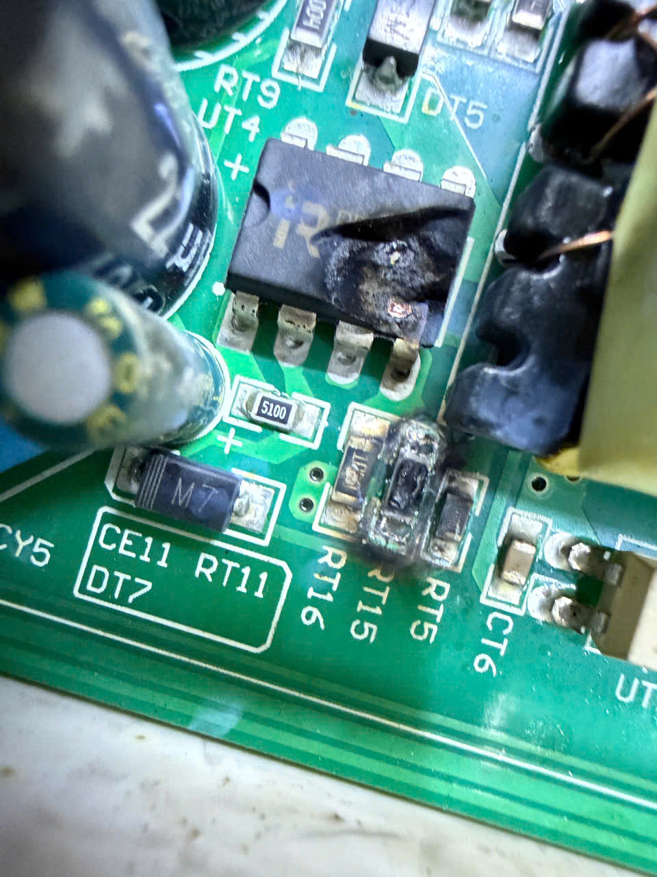 IGBT Bếp Từ Bị Hỏng – Dấu Hiệu Nhận Biết Và Bảng Giá Sửa