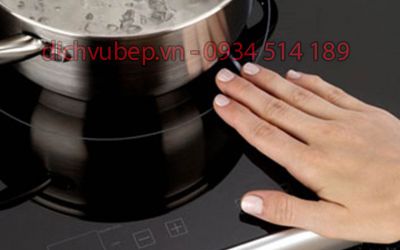 Tại sao dùng bếp từ bị điện giật
